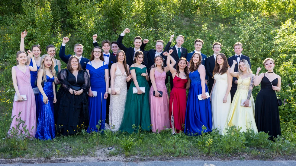 På fredagskvällen samlades studenter i Övertorneå för den traditionsenliga balen.