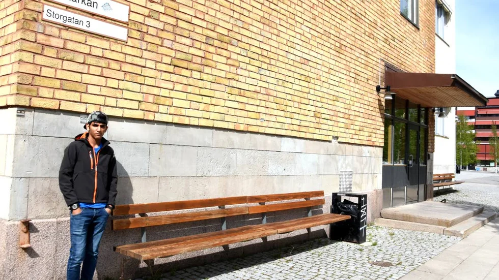 Förtvivlad. Ali Abbas drömmer om en framtid i Sverige, men kan snart tvingas att ta farväl av alla sina vänner. "Jag hoppas att Migrationsverket ska säga till mig att jag får gå färdigt skolan", säger han.
