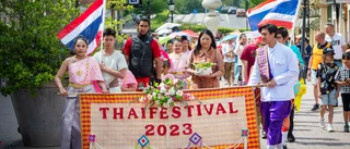Folkfest under thailändsk festival: "Jag är så stolt"