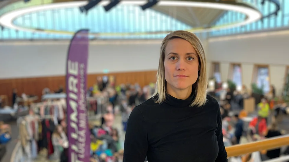 Tanken med klädbytardagen är att väcka medvetenhet hos människor och att inse fördelarna med att återbruka. "Det brukar vara otroligt positiv stämning", säger arrangören Evelyn Lindgren, från Lumires second hand-butik Samlat.