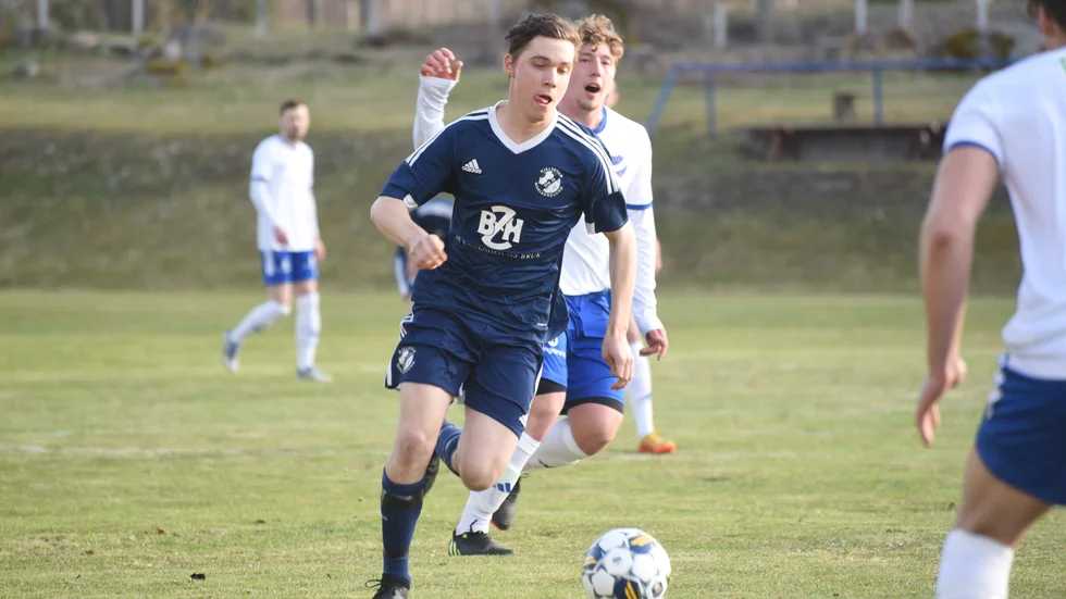 Karl Hjelmland räddade en poäng till HM IS i derbyt mot Djursdala. 