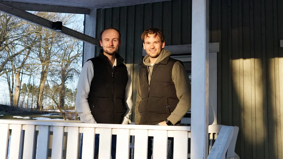 Strax innan jul flyttade Emil och Jacob in i sitt första gemensamma boende. "Det känns rätt på alla sätt och vis" säger Jacob. 