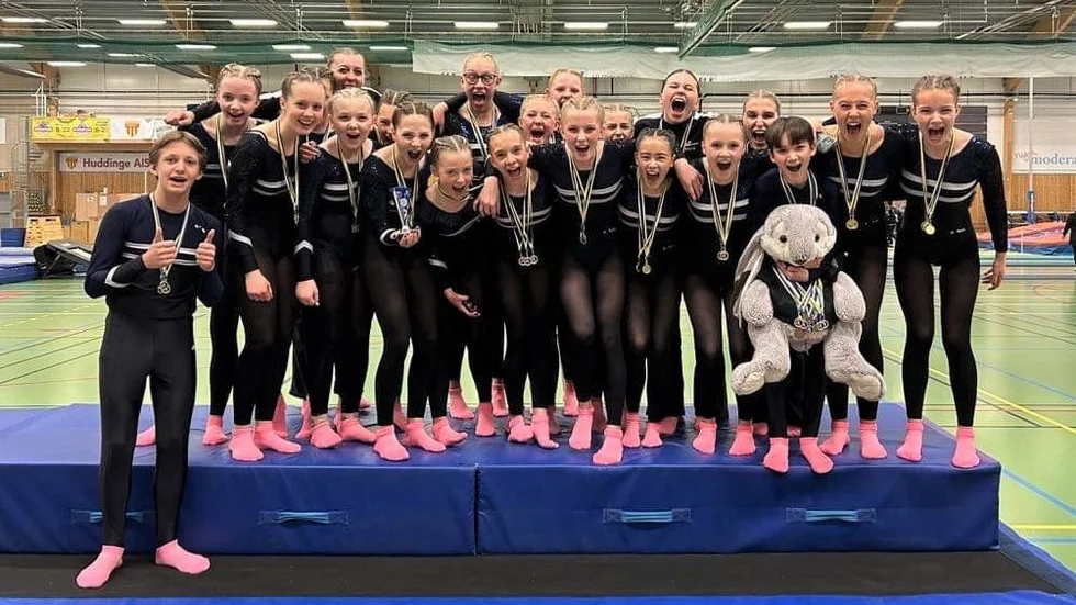 Visbygymnasterna trupp 5 segrade i Huddinge.