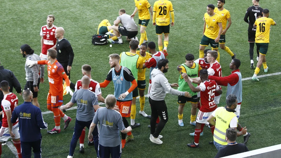 Tacklingen på Rasmus Niklasson Johansson väckte massa känslor i toppmötet.