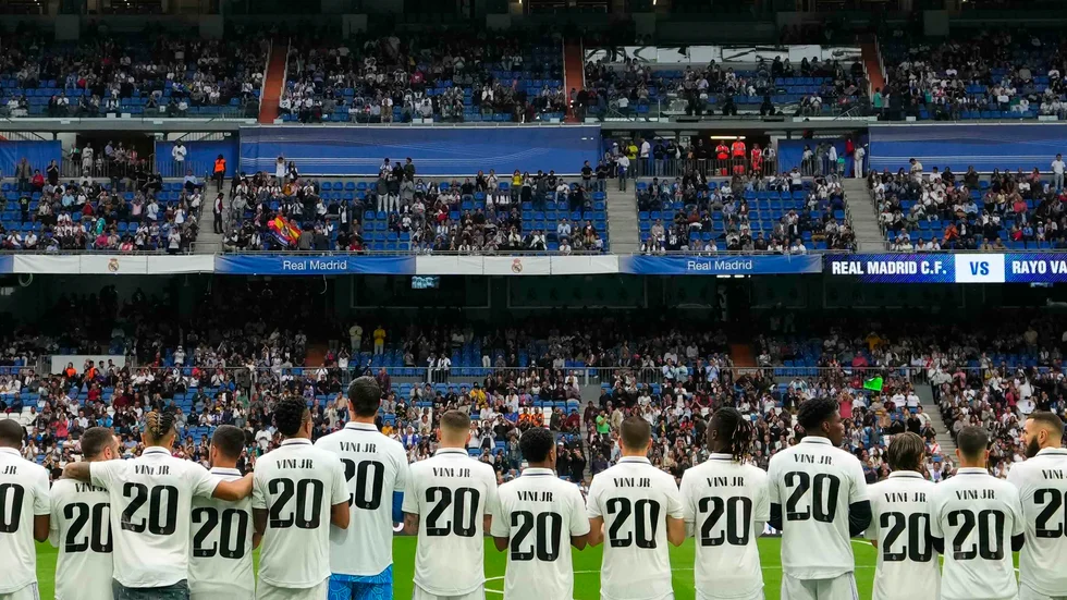 Real Madrid-spelarna i tröjor med nummer 20.