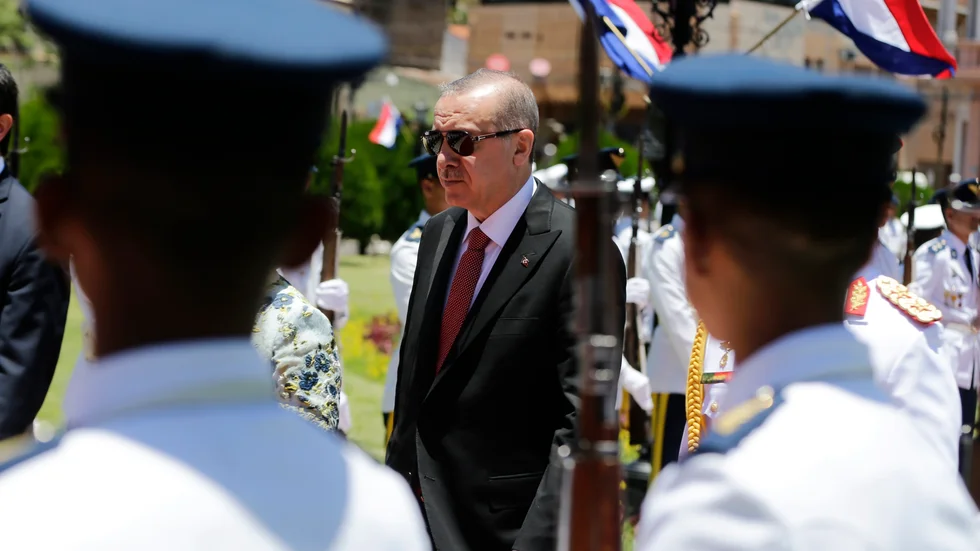 Den turkiske presidenten Recep Tayyip Erdogan styr nu över Sveriges Natointräde. Om organisationen hade haft bärande krav på medlemsnationernas värdegrund så skulle situationen varit den omvända, resonerar Tommy Jansson.