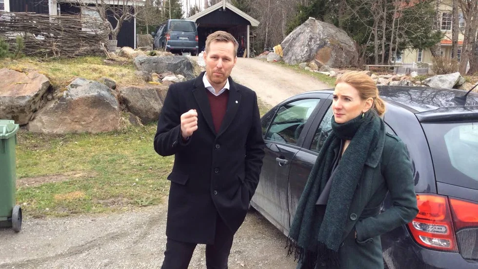 Besök. Björn-Owe Björk (KD) och Caroline Szyber (KD) på besök vid Dalabacken.