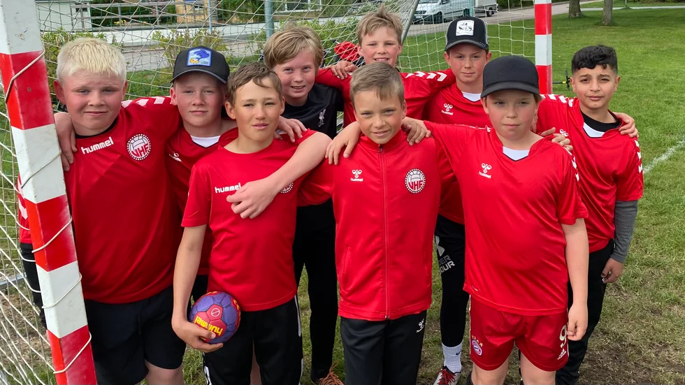 Handboll utomhus. Vadstena HF:s 13-åringar är redo för helgens Järnvägen cup i Hallsberg. Tolv VHF-lag spelar den klassiska turneringen.
