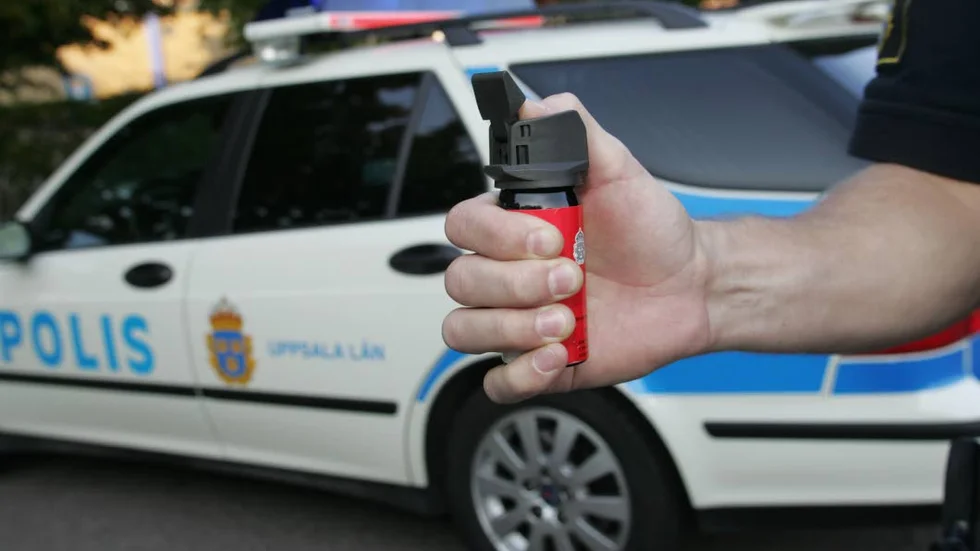 Polisen fick ta till pepparsprej för att kunna gripa den hotfulle mannen i Knutby.