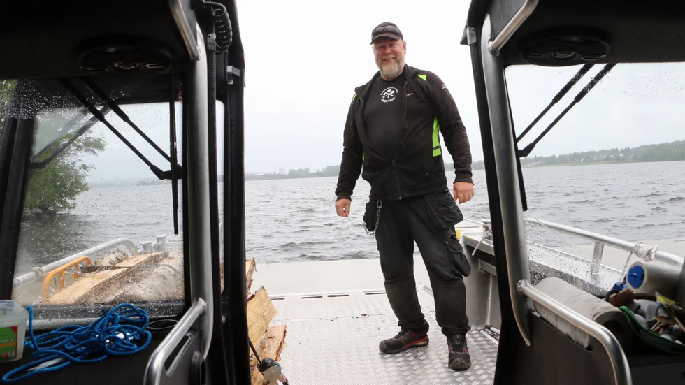 Ulf Forsberg stortrivs på kommunens nya skärgårdsbåt. "Den är fantastisk", säger han.