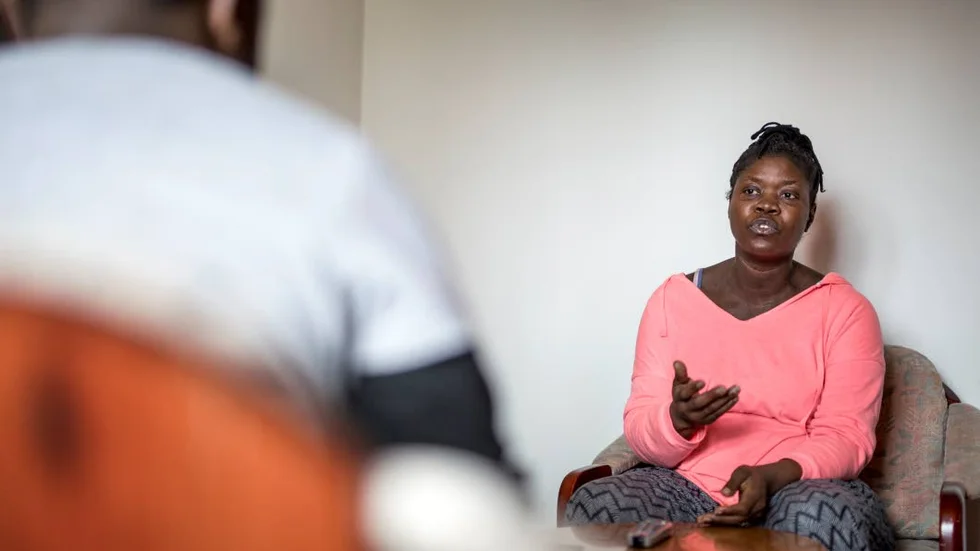 Djemba Viviane Flore vill veta orsaken till varför barnet dog. "Varför skickades vi hem efter två dagar?"