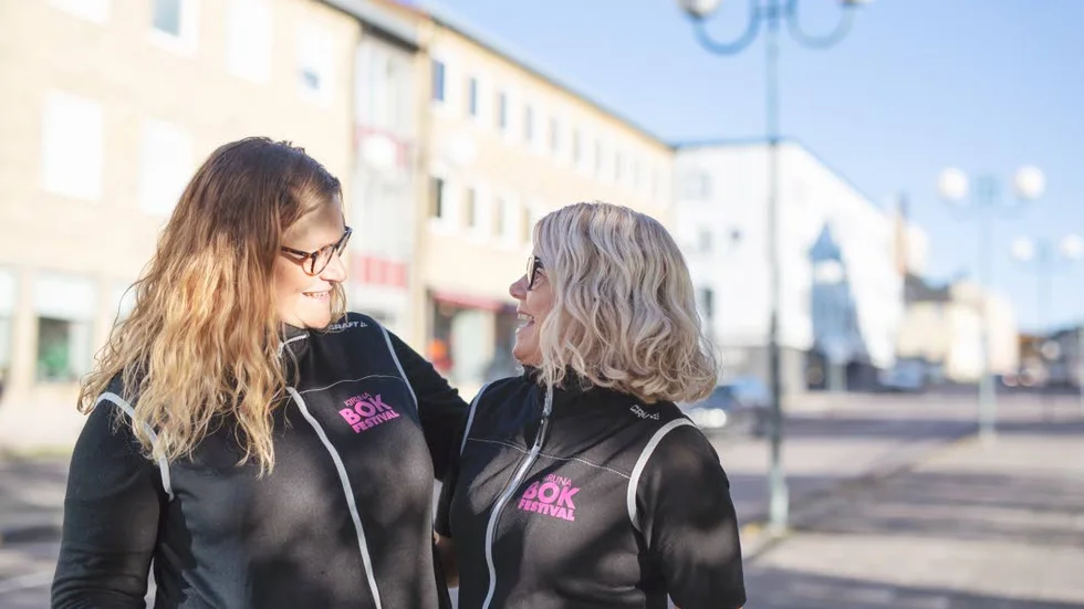 Tora Lindberg, Kiruna Bokhandel och Carina Bergsten, Kiruna Stadsbibliotek ser fram emot att få hälsa alla bokintresserade besökare välkomna till den sjätte Bokfestivalen i Kiruna.