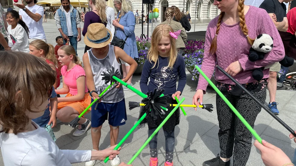 Flera aktiviteter på Stora torget under invigningen.