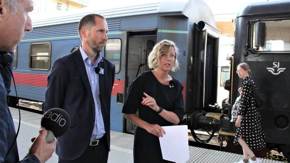 "Det har varit tufft, vi har inte varit helt överens om allting men det vi landat i är vi alla överens och nöjda om", säger Jennie Claesson (L) om överenskommelsen med det rödgröna styret.