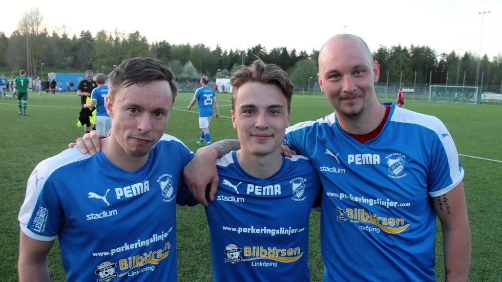 Joakim Lindh gjorde ett mål, Henrik Klang två mål och Anders Olsson ett när Hjulsbro vann med 4–0 mot Boren i västra fyran.