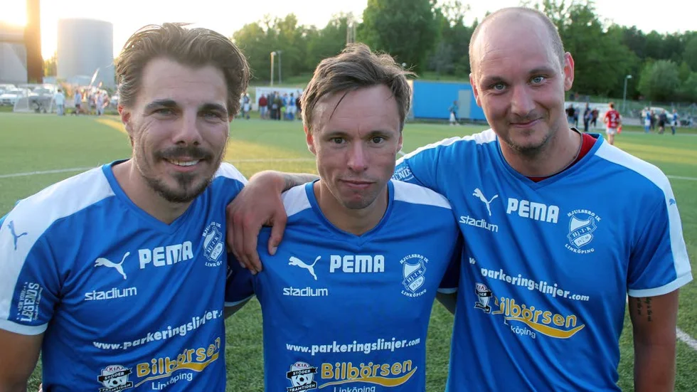 Tre målskyttar och tre poäng. Rickard Bjärnlid, Joakim Lindh och Anders Olsson gjorde målen när Hjulsbro slog IFK Motala med 3–0. Nu väntar toppmatch mot Mjölby AI.