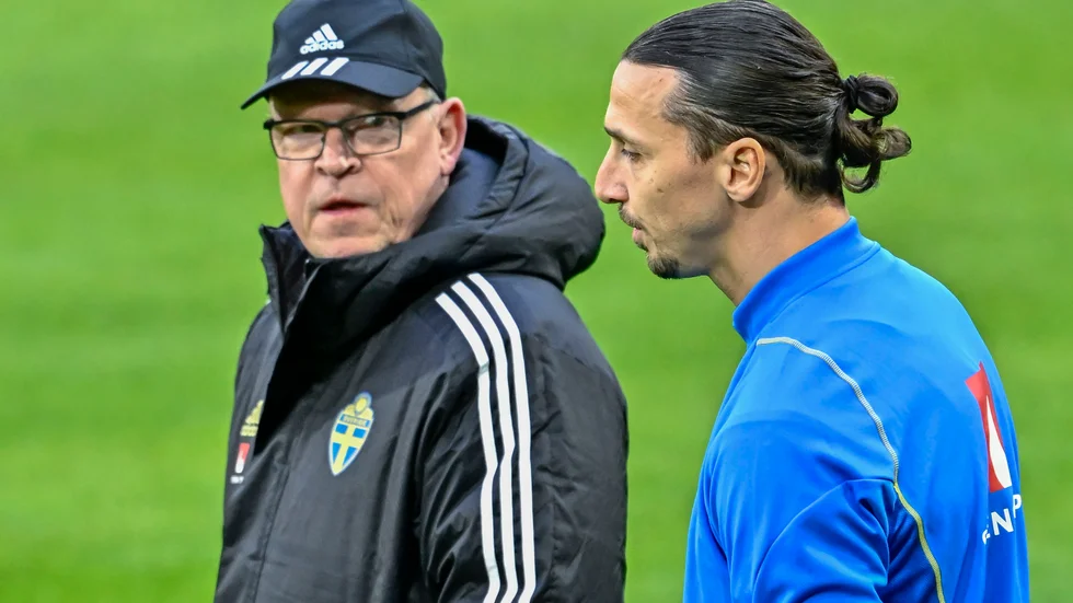 Förbundskapten Janne Andersson och Zlatan Ibrahimovic under träning på Friends arena inför EM-kvalet mot Belgien i mars. Arkivbild.