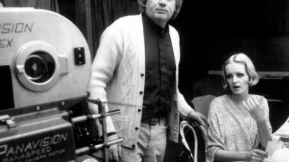 Flera filmer har spelats in i Elstree studios. Bilden föreställer regissören Ken Russel tillsammans med modellen Twiggy under en inspelning av "The boy friend" 1971. Arkivbild.