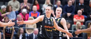 Barthold bakom Luleå Baskets sköna kross