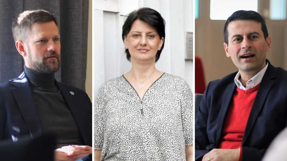 Kommunstyrelsens ordförande Mark Henriksson (M), IKF Motalas ordförande Danijela Acimovic och oppositionsråd Elias Georges (S) gläds åt samverkansavtalet mellan kommunen och kvinnoföreningen.