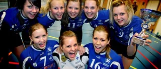 Vallas historiska guldtjejer trivs tillsammans