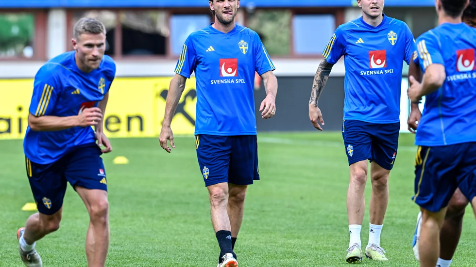 Mittfältaren Albin Ekdal är tillgänglig för spel.