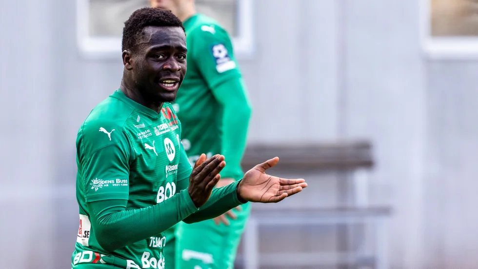Bodens BK har inte tagit poäng på hemmaplan sedan 2 april i seriepremiären. Mot i Piteå, i onsdagens länsderby, ska det bli ändring på det, menar Emmanuel Swedi.