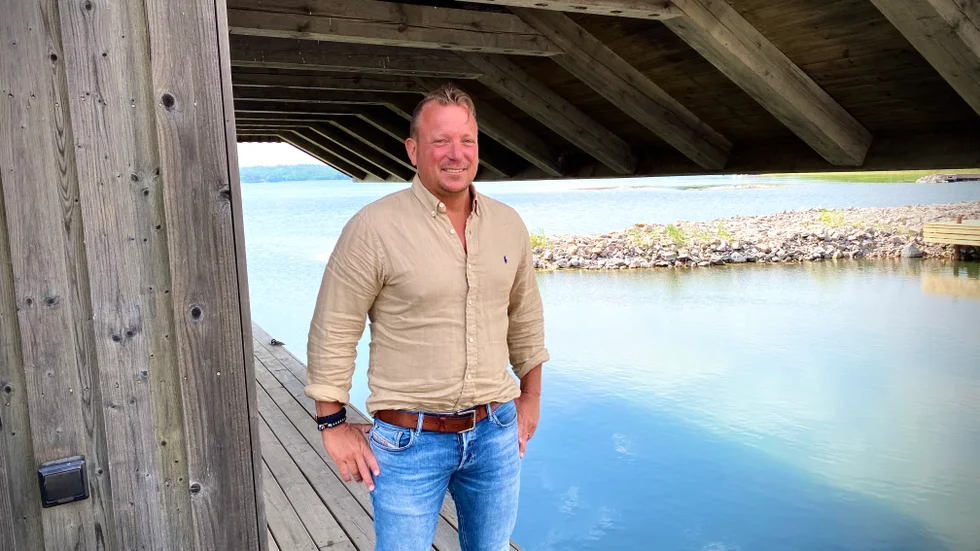 Melker Engström tycker att man inom ambulanssjukvården är ett drivet team. "Det har jag med mig från idrotten, jag har spelat fotboll i alla år. Vi gör det tillsammans och sen har någon en funktion att vara ledare", säger han. 