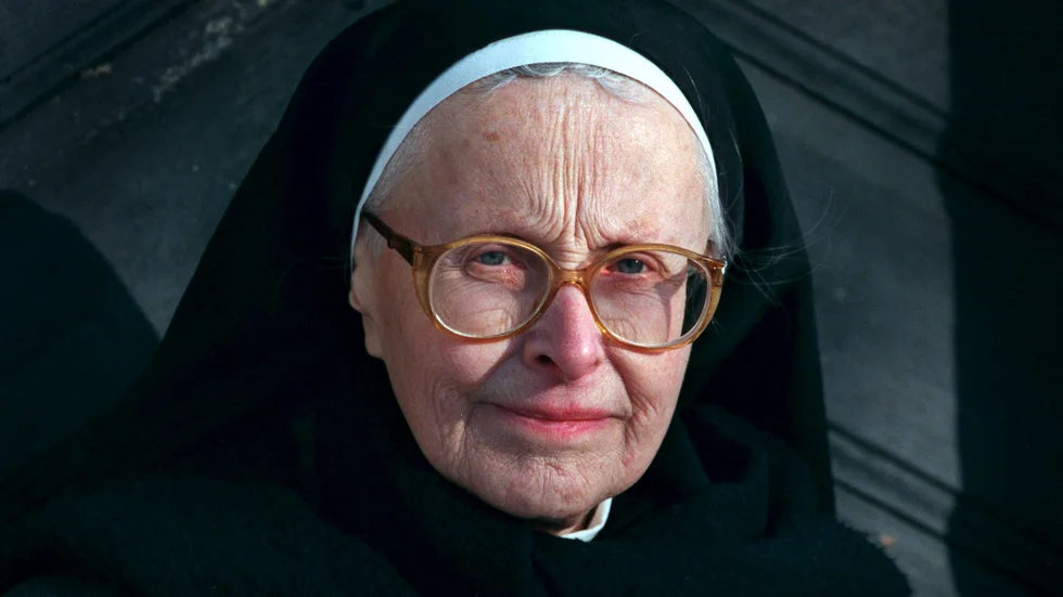 Syster Marianne blev den första nunnan i Svenska kyrkan när hon gav sina klosterlöften i Osby kyrka i Lund på 1950-talet. Arkivbild.