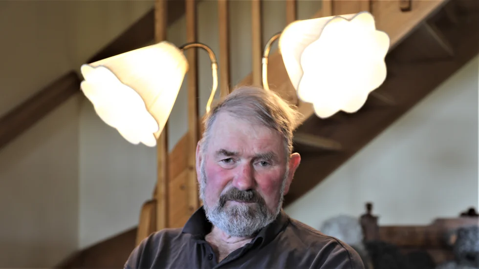 Vibert Nilsson var tio år när strömmen kom till hemmet på Nors gård i Hall. En mäktig upplevelse att slippa läsa läxorna vid en primuslykta.