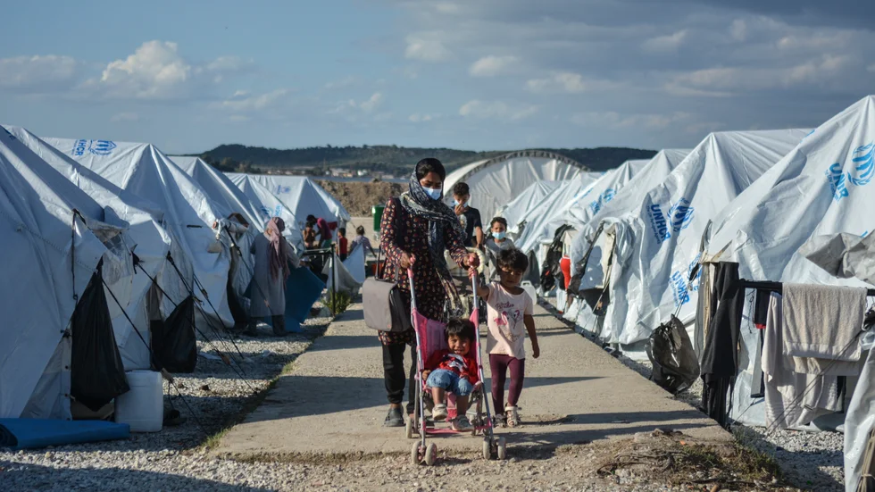 Migranter i ett flyktingläger på den grekiska ön Lesbos under 2020.
