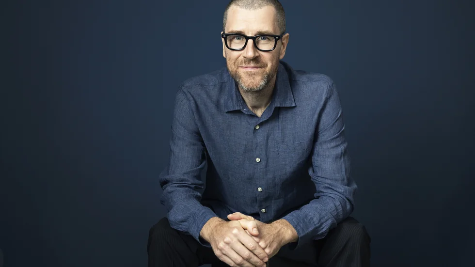 Kulturjournalisten och tidningens frilansmedarbetare Per Hellgren debuterade  som kriminalförfattare på Bonniers i maj. Nu har boken fått draghjälp av självaste Leif GW Persson. 