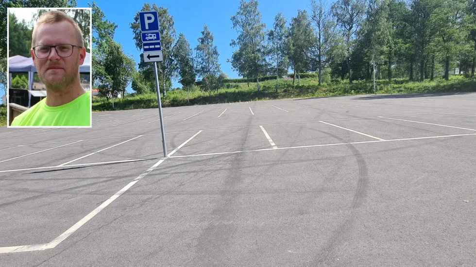 Parkeringen vid campingen stängs av nattetid för att förhindra störande buskörning.
