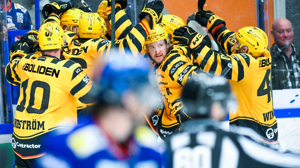 Skellefteå jublade efter att slutligen ha lyckats vinna en SM-finalmatch över Växjö.