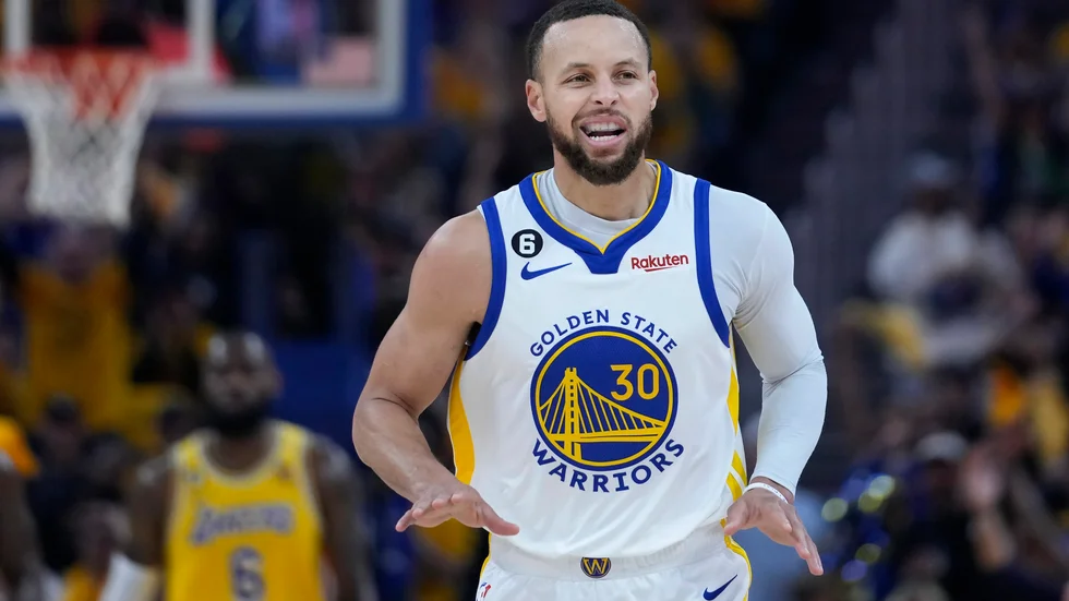 Golden State och Stephen Curry får minst en chans till att ta sig vidare till semifinal i NBA-slutspelet.