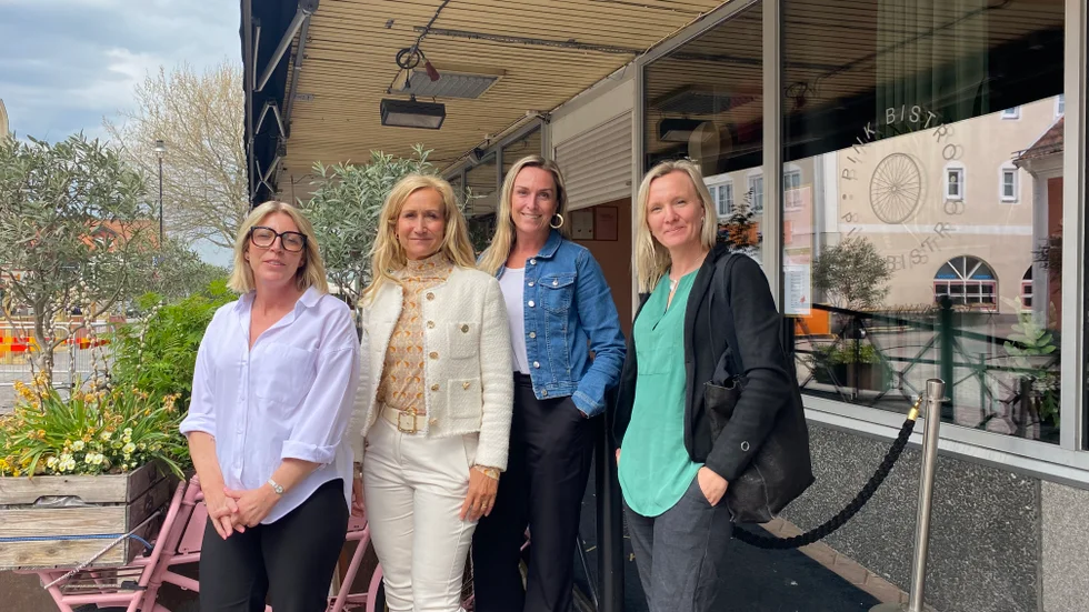 "Vi vill hjälpas åt att sprida kunskap och vi vill gärna hjälpa bolag att bli mer jämställda. Vi hoppas att de hör av sig till oss." Linda Åhman, Anna Blom, Annika Källmark och Lotti Jilsmo vill att Västervik ska bli ledande på jämställdhet. Tillsammans med Carin Torngren och Malin Wall har de startat nätverket Victoria.