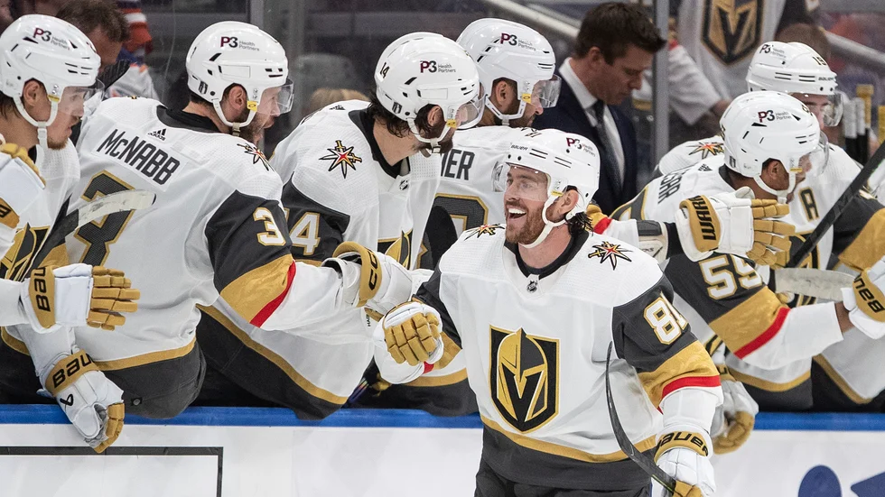Jonathan Marchessault gjorde ett äkta hattrick och skickade Vegas till semifinal i NHL-slutspelet efter 5–2 mot Edmonton i den sjätte kvartsfinalen.