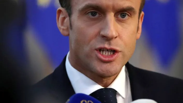 Frankrikes president Emmanuel Macron har mötts av protester och demonstrationer.
