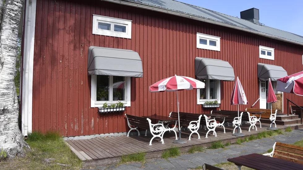 Café Lyktan skulle läggas ned den sista juli, verksamheten lever kvar och beslut om framtiden väntas i slutet av månaden.