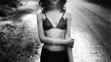 Porträttet av PJ Harvey är taget i södra England 1998 och är en av de äldsta bilderna i utställningen på Fotografiska.
