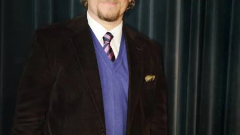 Det finns mer dialektmysterier att gräva ner sig i, tycker Fredrik Lindström som är tillbaka med språkprogram i tv i mars.