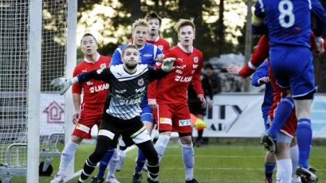 Linus Backman, Alvik, var ett stort orosmoln för Kirunas målvakt Emil Siljegren när lagen möttes på Liko arena.