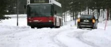 Lokalbuss gled av vägen
