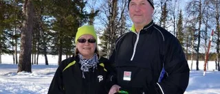 De bor nära en naturskön oas