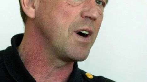 Polis Christer Nilsson upp-manar flickor som känner sig kränkta att göra en polisanmälan.
