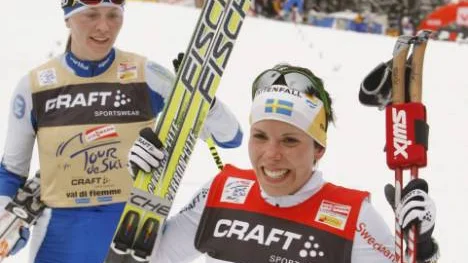 Under Tour de Ski hade Charlotte Kalla och finskan Virpi Kuitunen (t.v.) några riktigt bra dueller i spåren. Men mycket tyder på att så inte blir fallet i helgen i Gällivare.
