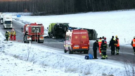 En tankbil från Bergnäsets åkeri var på fredagen inblandad i en olycka utanför Västerås. Tankbilen krockade med en personbil. Föraren i personbilen dog. Tankbilsföraren klarade sig utan fysiska skador.