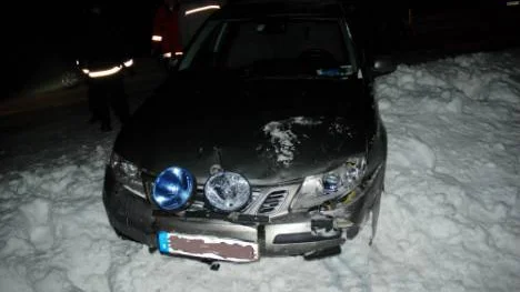 Bilen träffade skotern i fronten." Jag är glad att skoterföraren klarade sig", säger bilföraren.   FOTO: Lena Leffler