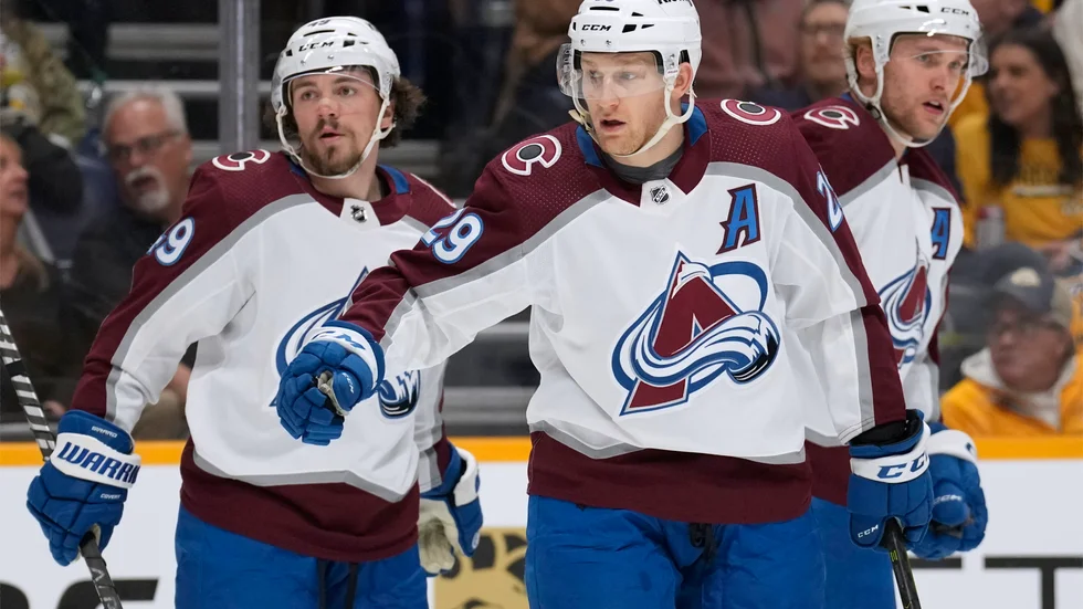 Colorados Nathan MacKinnon gjorde hattrick mot Nashville.