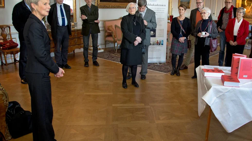 Presentation. Hagdahlsakademien med Elisabeth Nilsson i spetsen presenterar stolt sin nyutgåva av kokboken.
